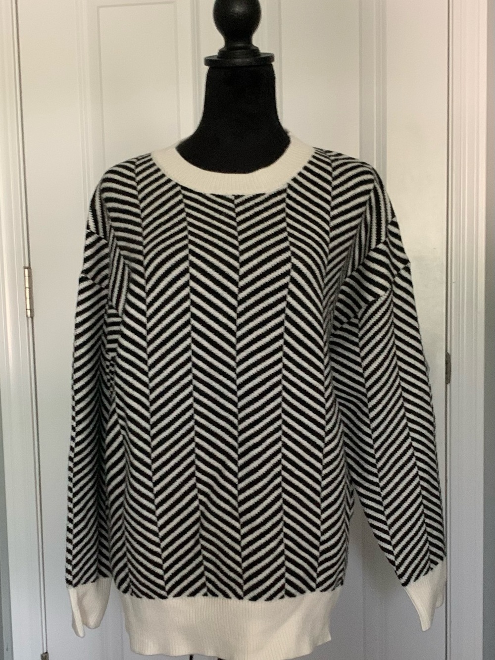 DOKOTOO Black & White Knit Sweater Ribbed Cuff